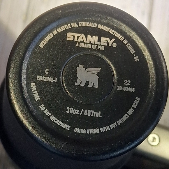 Stanley Black Travel Mug with Handle Quencher H2.0 FlowState Tumbler 30oz. - Picture 12 of 12